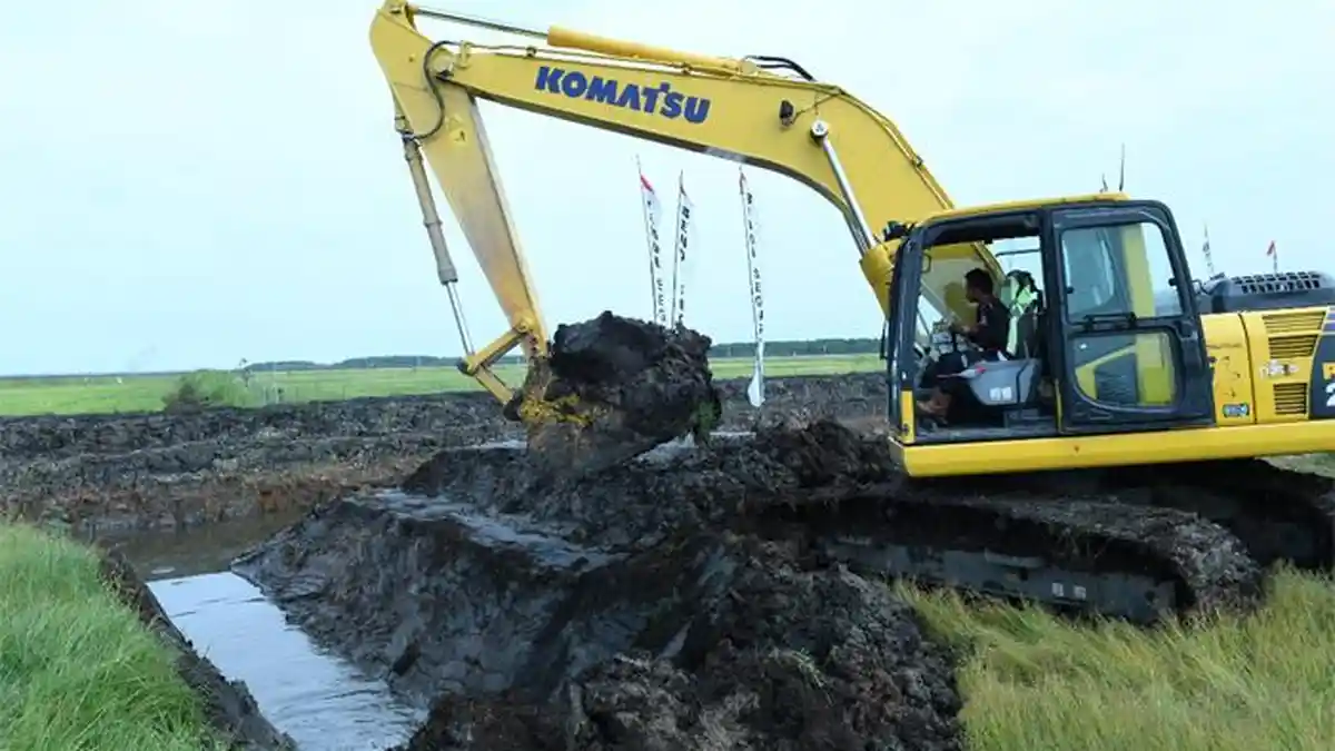 Demi Rp 14 Triliun, Excavator Bekerja 24 Jam untuk Pangan, 8 Jam Per Shift