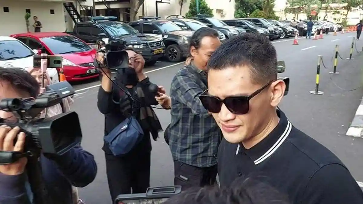 Rezky Aditya Diperiksa Polisi Terkait Video Syur