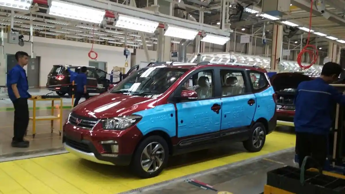 Pabrik Wuling Sanggup Produksi Satu Mobil dalam Tujuh Menit