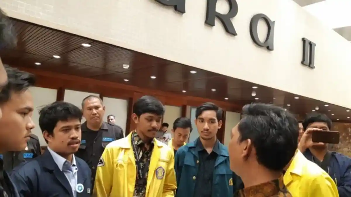 DPR-Pemerintah Bahas UU KPK Malam Hari: Mahasiswa Tolak Capim KPK