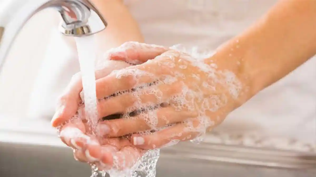 Awas Jangan Bersihkan 7 Benda Ini dengan Air, Bisa Rusak dan Bahaya
