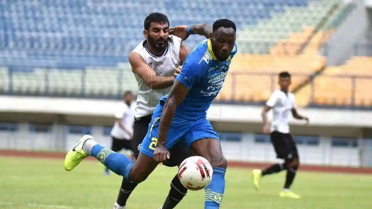 Persib Bandung Gelar Latihan Tertutup, Robert Alberts Masih Belum Hadir