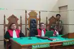 Majelis-hakim-yang-diketuai-Oloan-Silalahi-tengah-saat-membacakan-isi-amar.jpg