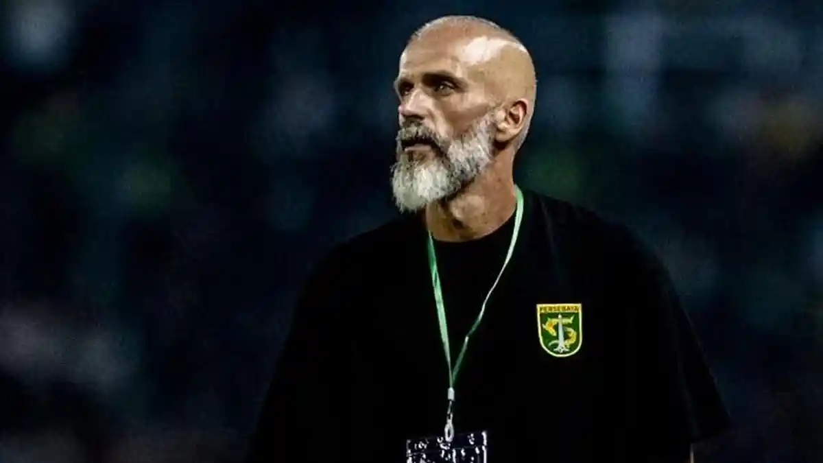 Persebaya Siapkan Pelatih Pengganti Perez, Eks Asisten Luis Milla Jadi Korban Keganasan Super League