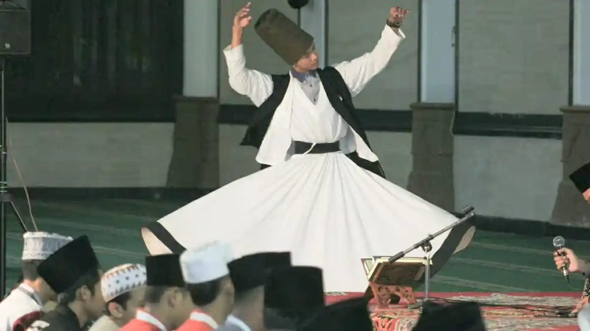 Cerita Mahasiswa UIN Walisongo Menari Sufi di Hadapan Habib Lutfi