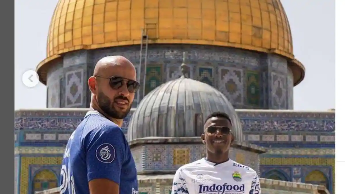Mohammed Rashid Pakai Jersey Persib di Depan Masjid Al Aqsa, Bobotoh ...
