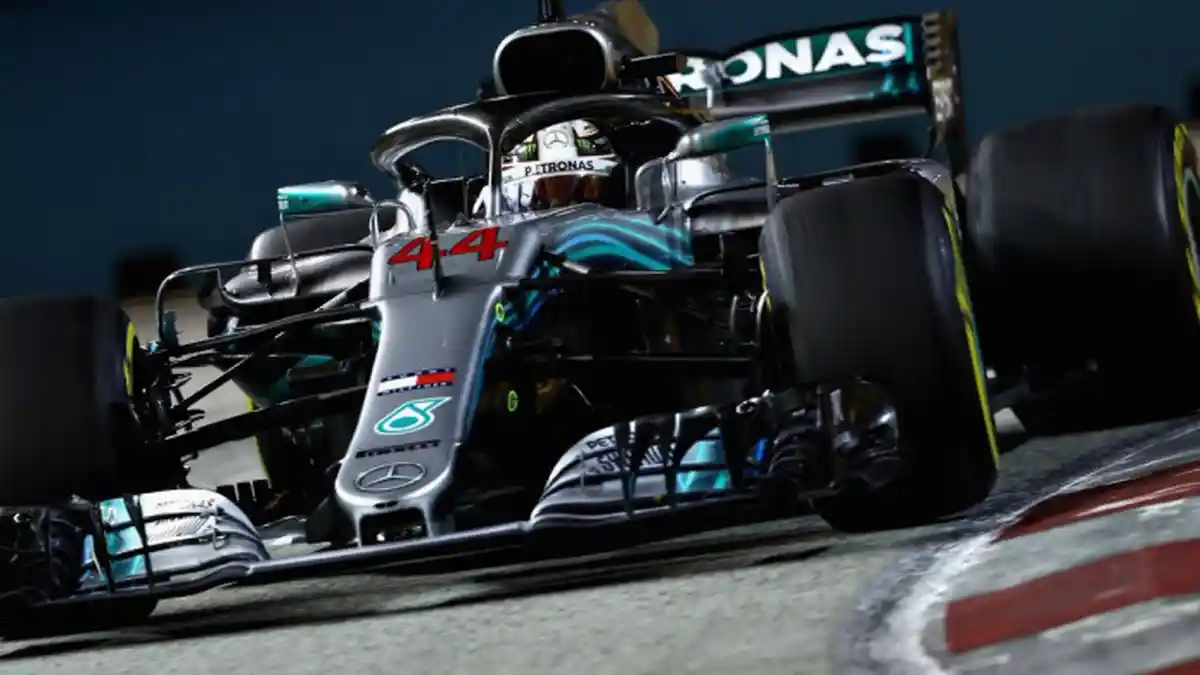 Juara GP Singapura, Lewis Hamilton Perlebar Gap Poin dengan Sebastian Vettel