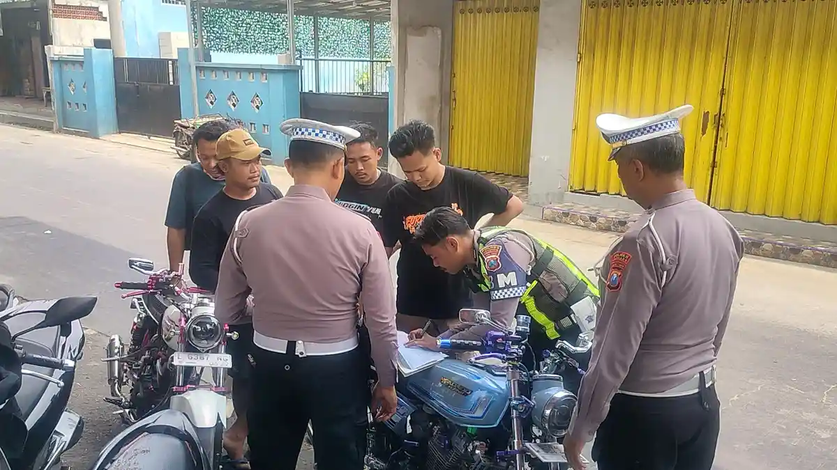 Operasi Patuh Semeru Baru Digelar 1 Jam, Sudah Ada 18 Pemotor Ditilang di Flyover Peterongan Jombang