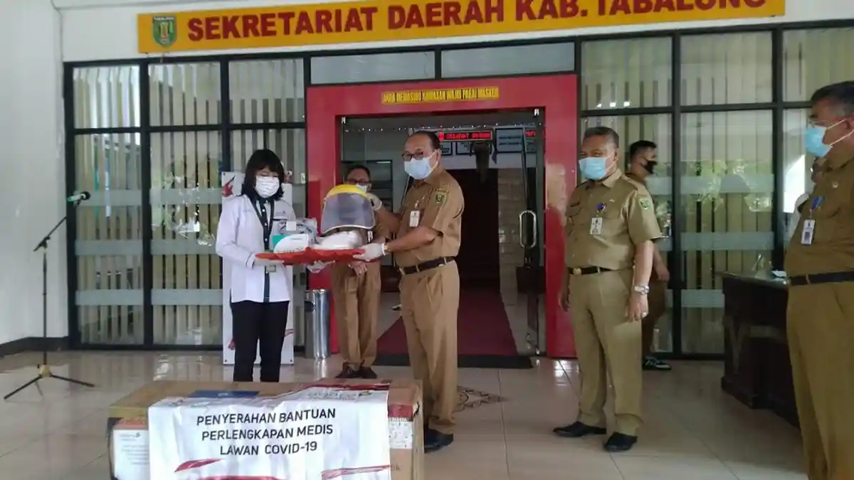 PT Adaro Indonesia Serahkan Bantuan Ventilator Mindray E5 dan APD kepada GTPP Covid-19 Tabalong