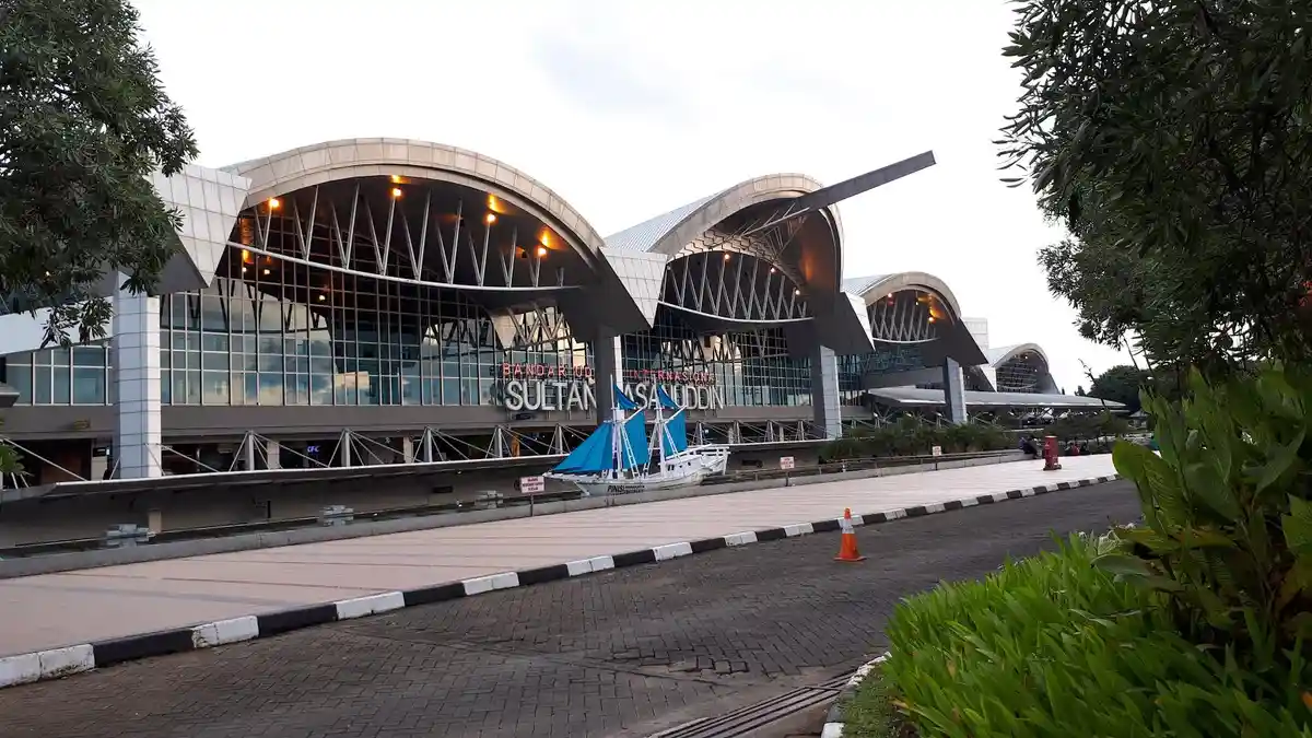 Imbas Tiket Pesawat Naik, Aktivitas Pesawat, Penumpang, dan Kargo Turun Double Digit