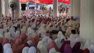 Mamah-Dedeh-saat-berceramah-di-hadapan-emak-emak.jpg