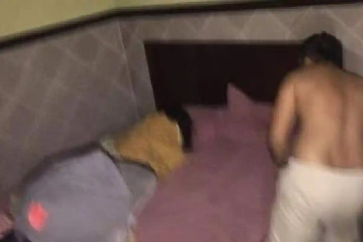 ALAMAK, Kepergok Berdua di Kamar Mantan Siswinya Malam Hari, Alasan Pak Guru Ini Bikin Ngakak