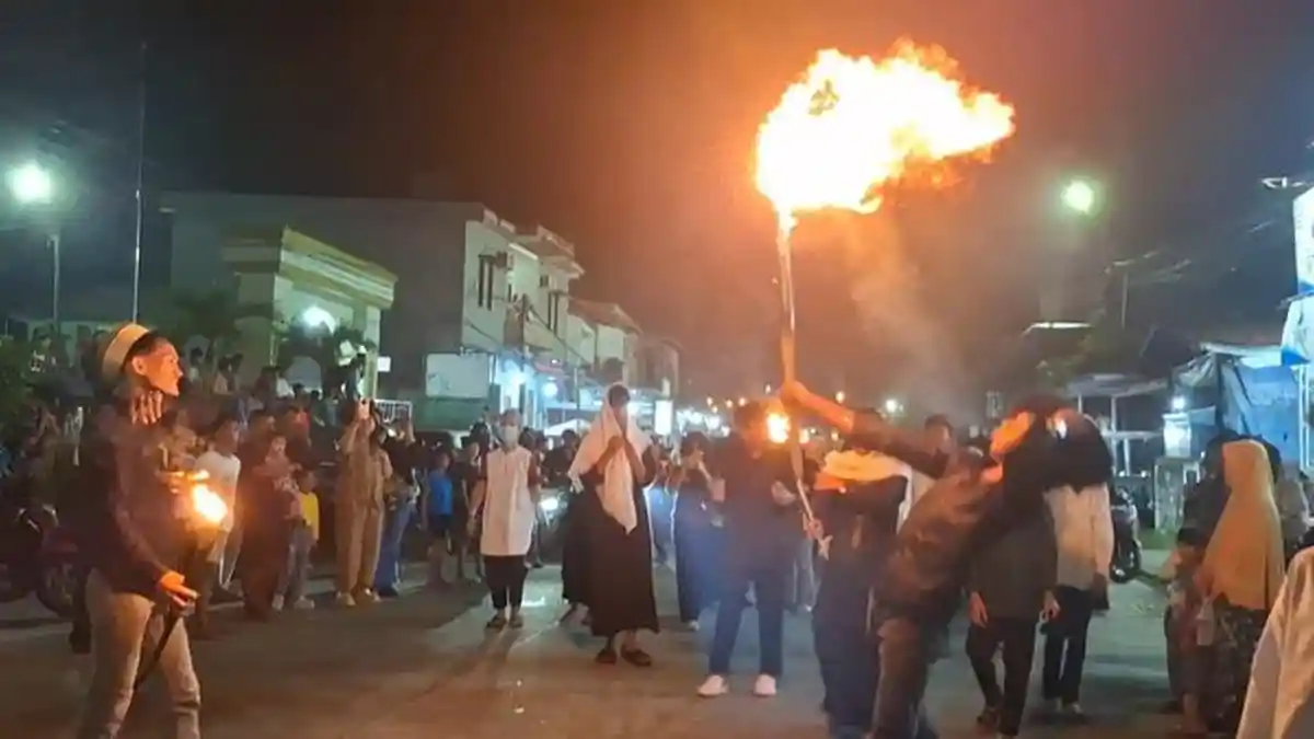 Pawai Obor Ramadan 1447 H, Persatuan Pemuda Dayak Tarakan Tampilkan Atraksi Sembur Api