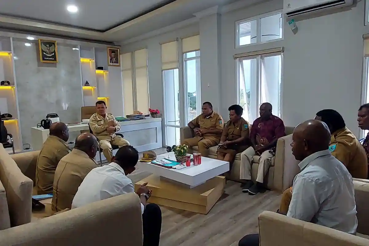 Sambut Calon Kabupaten Maybrat Sau, Bernhard Ajak ASN Berpikir Kritis