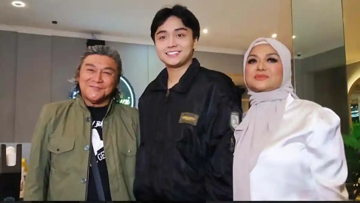 Jemput Putranya Dari Penjara, Betharia Sonata Bersyukur Leon Dozan Bebas