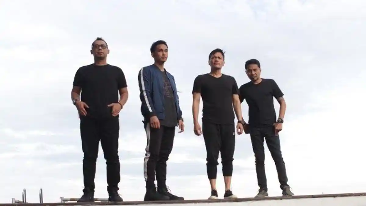 Chord Kunci Gitar Setengah Hati -  Ada Band: Mungkin Ku Tak akan Bisa, Jadikan Dirimu Kekasih . .