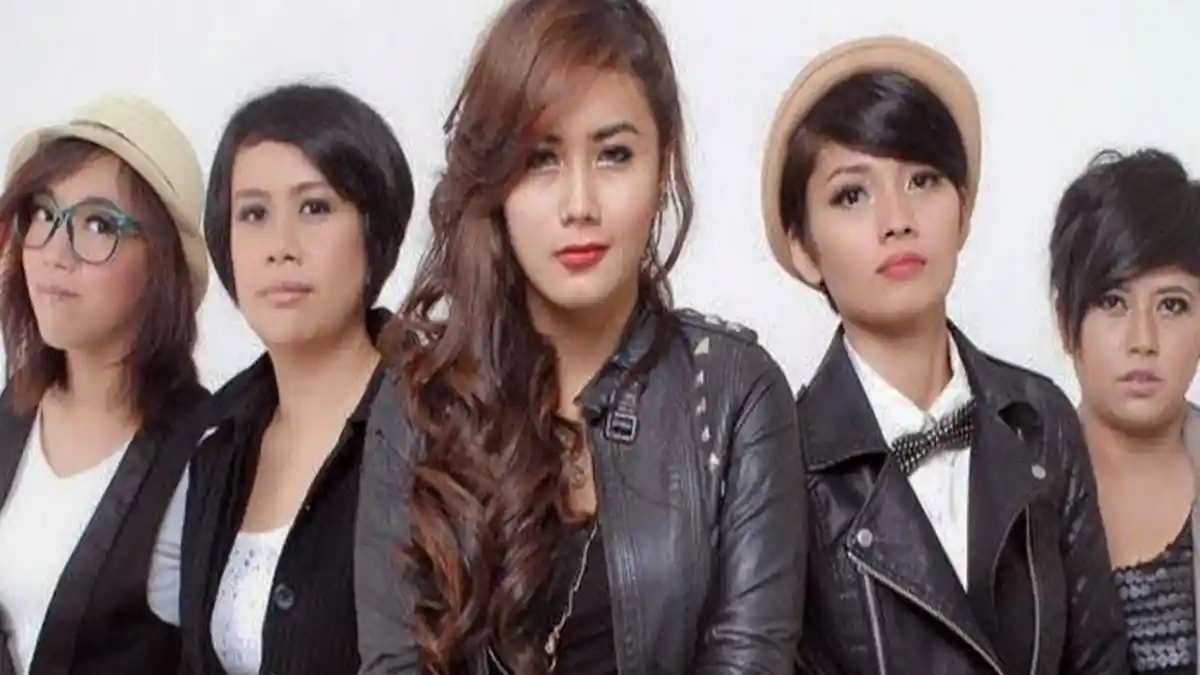 Kalau Anda Penggemar Berat Grup Band SHE, Website Ini Wajib Dikunjungi!