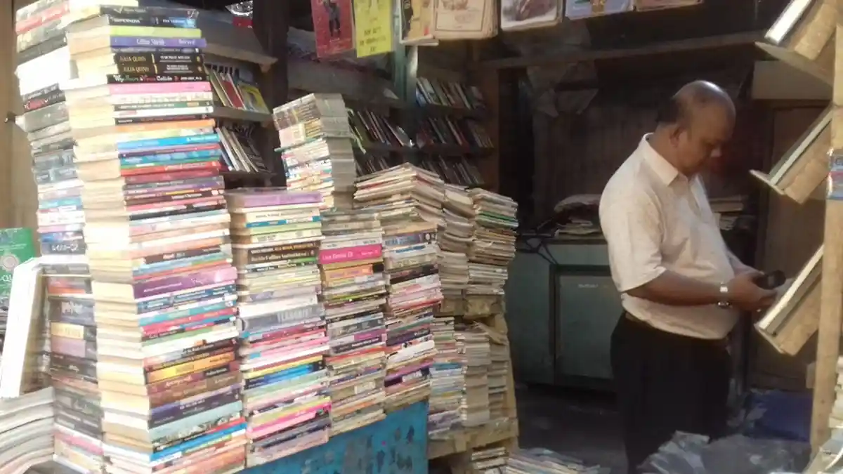 Pasar Buku Gladak Ada Sedia Buku Baru Maupun Buku Kuno