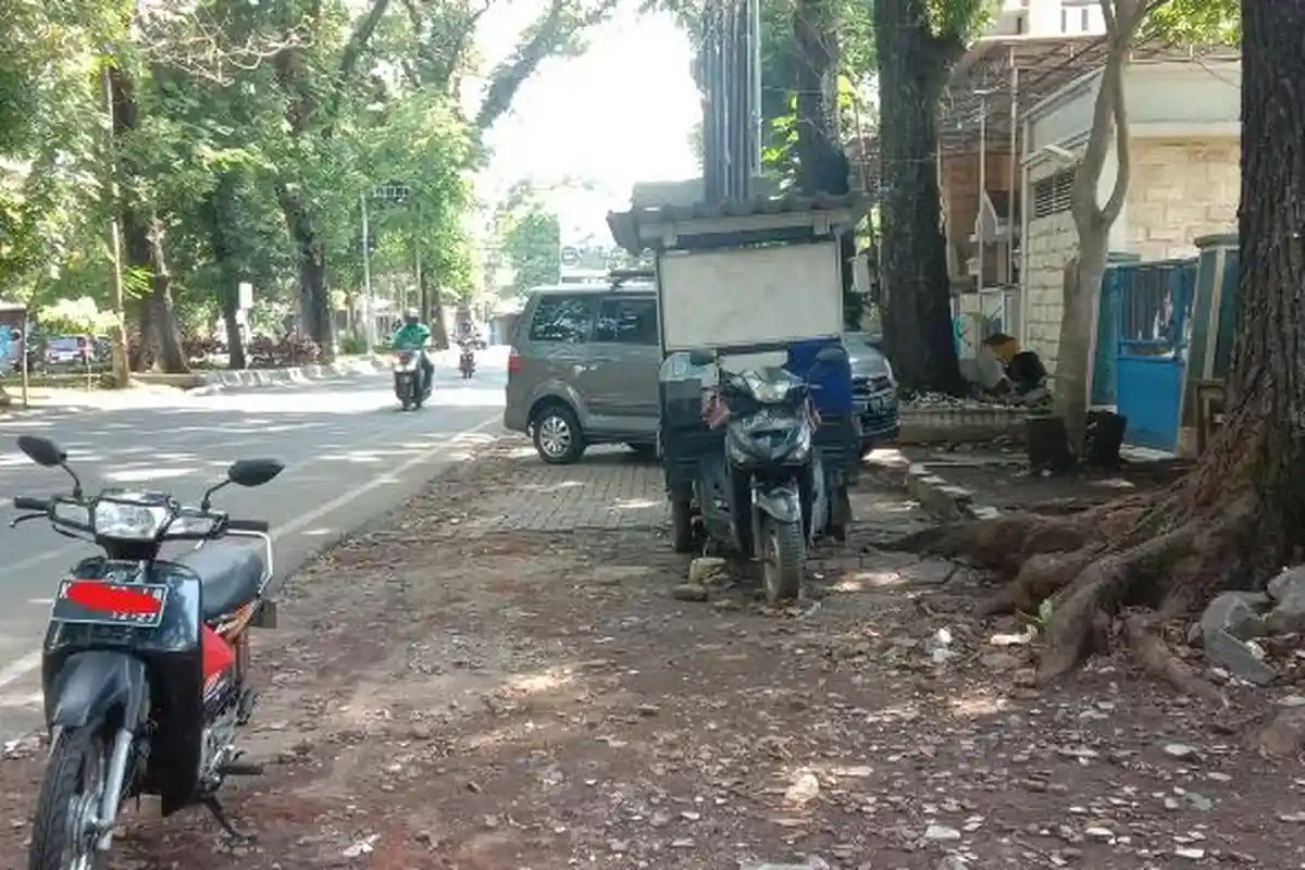 Pulang Salat Pria Pasuruan Kemalingan di Parkiran Masjid di Malang, Mobil Kaca Pecah Harta Hilang