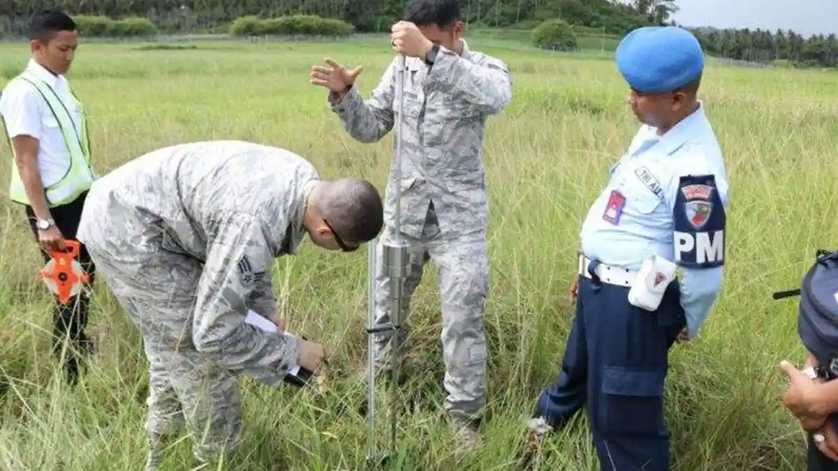 Pesawat Amerika C-17 Globe Master Mendarat di Sam Ratulangi