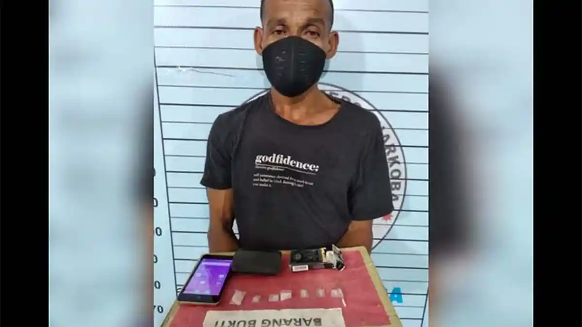 Pria Ini Tersentak Diborgol Polisi Saat Asyik Main Game Higgs Domino, Rupanya Tersandung Kasus Ini