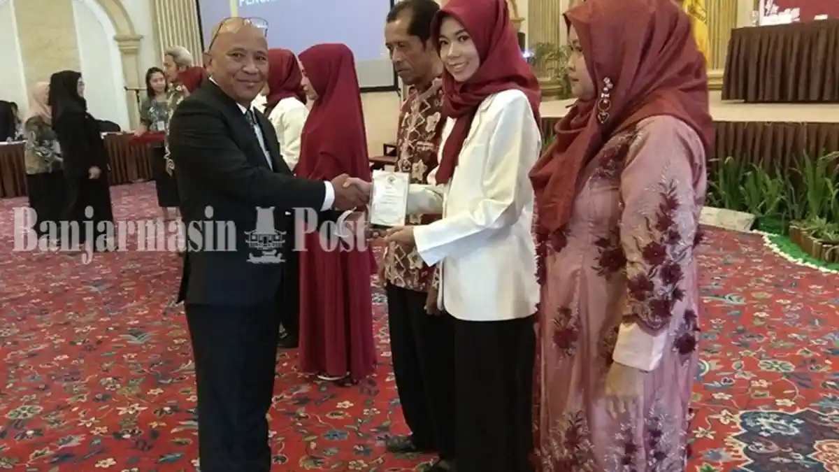 IPK Dyah Retno Nyaris Sempurna, Lulusan Terbaik Apoteker Angkatan IV Program Studi Profesi Apoteker
