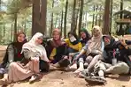 cewek-cewek-cantik-ketika-berlibur-di-hutan-pinus-malino.jpg