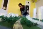 Melihat Perajin Maket Bertahan di Tengah Pandemi