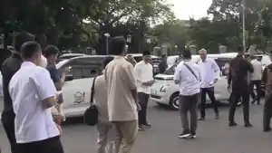 Gus-Ipul-menggunakan-mobil-listrik.jpg