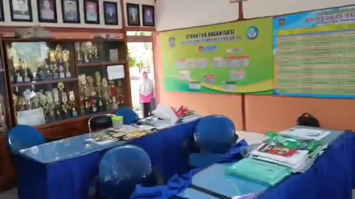 Maling Diduga Satroni SD Negeri di Lumajang, Gasak Laptop Hingga LCD Proyektor