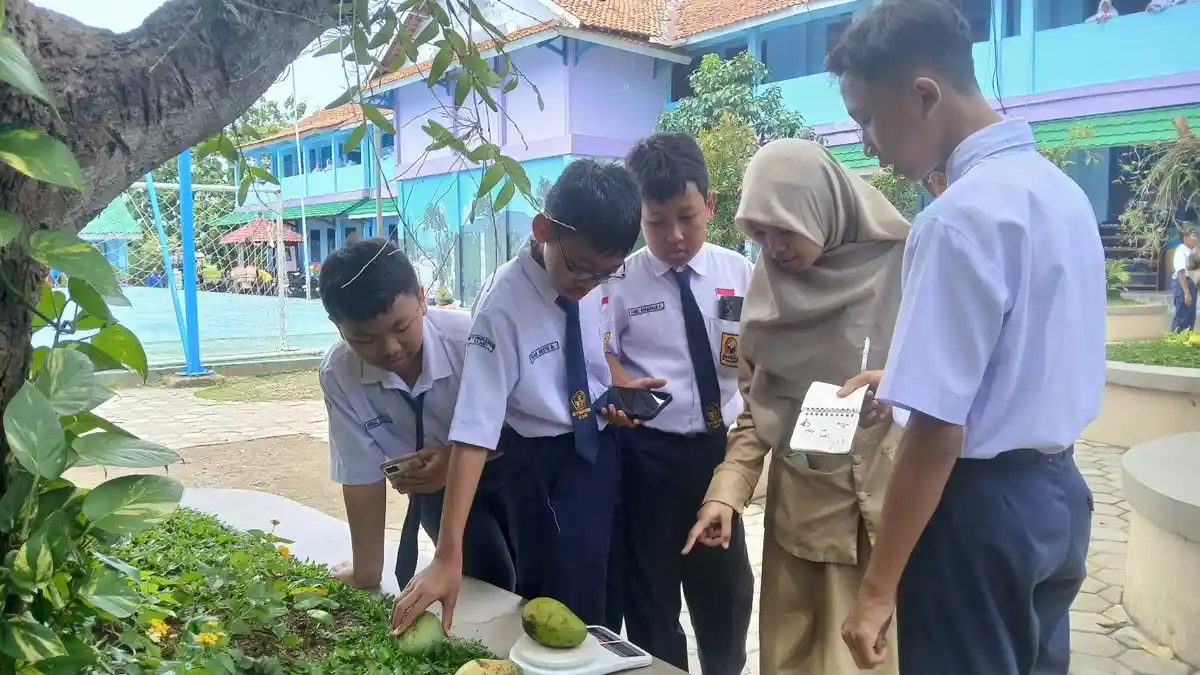 Guru SMP di Tegal Terapkan Media MCM, Siswa Semakin Aktif Menghitung dan Membaca