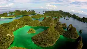 papuabarat/Kepulauan-Wayag-di-Raja-Ampat-Papua-Barat-1.jpg