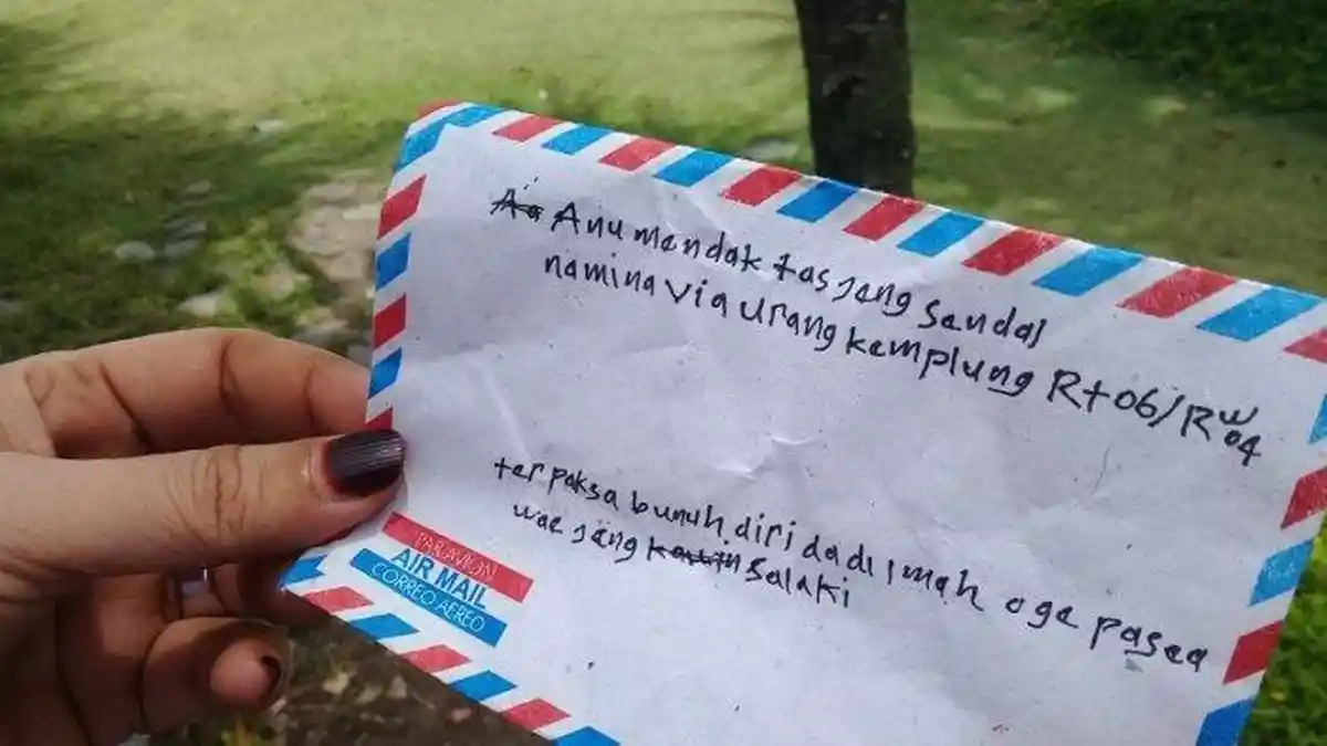 Warga Temukan Sandal dan Amplop Bertuliskan 'Terpaksa Bunuh Diri', Petugas Susuri Pantai Cari Korban