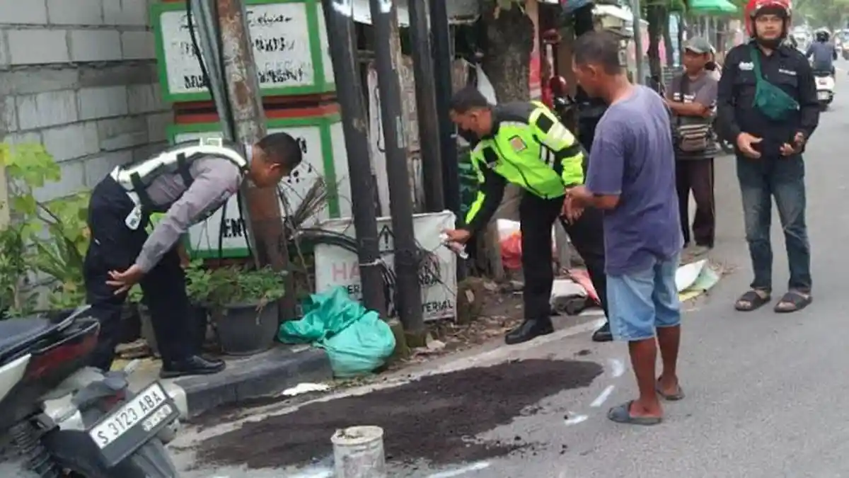 Salip Mobil dari Kiri, Pria Pengendara Beat Tewas Tabrak Pikap Belok