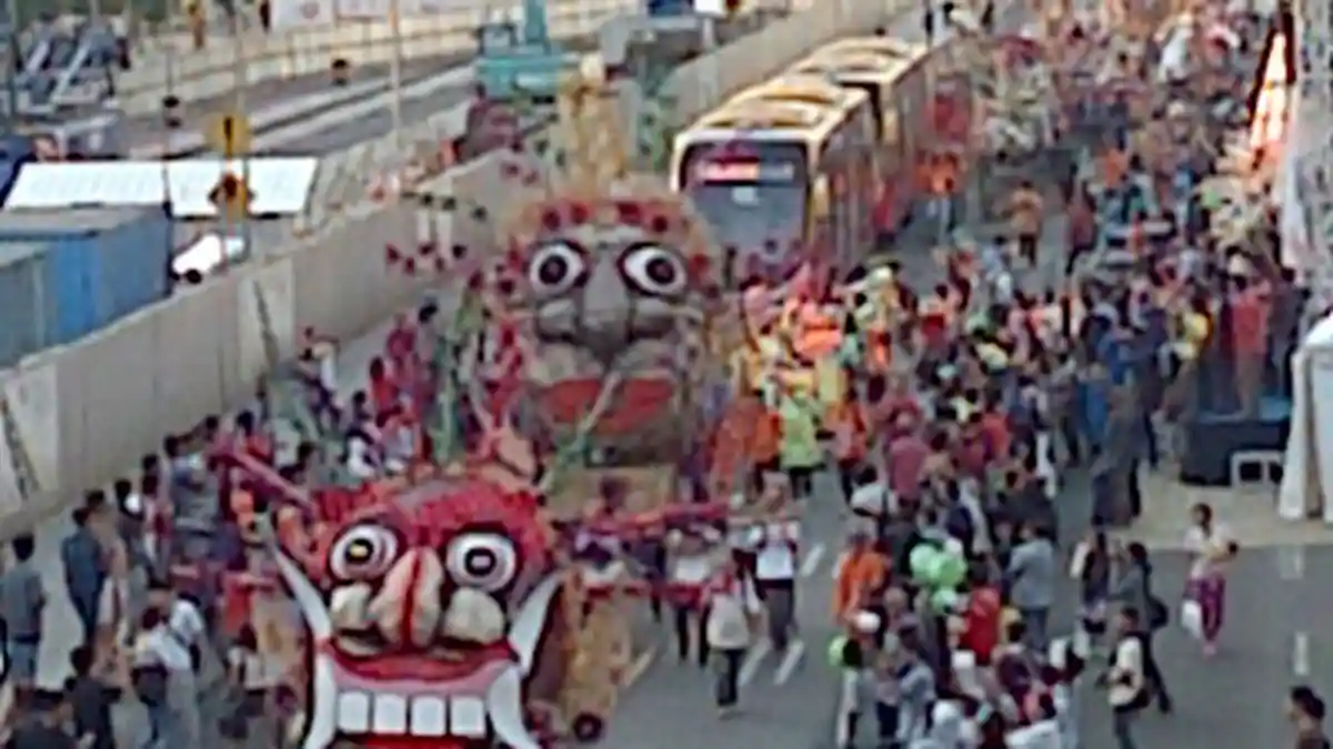 Rombongan Jakarta Karnaval Tiba di Bundaran HI