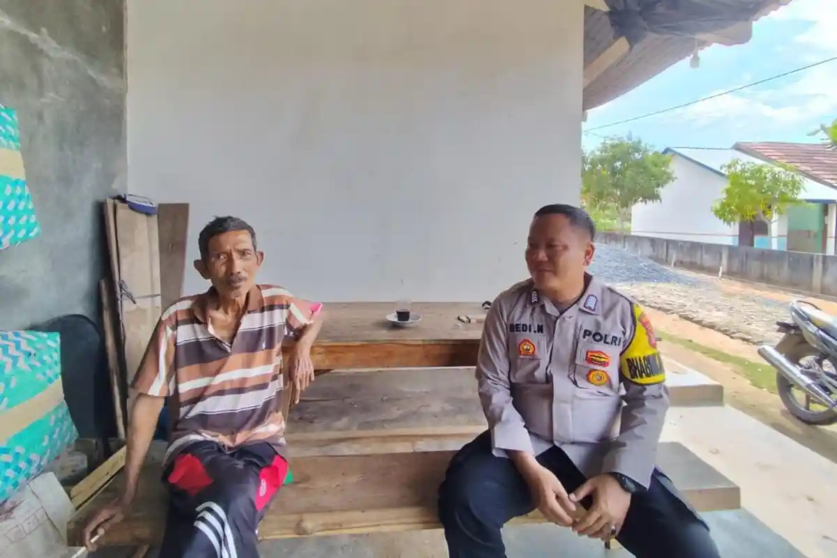 Bhabin Polsek Simpang Pematang Polda Lampung Sambang ke Rumah Warga Desa Rejo Binangun