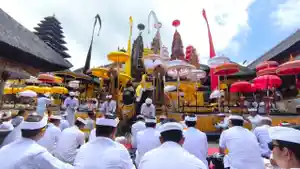 Pemkab-Bangli-Gelar-Bhakti-Penganyar-di-Pura-Besakih-Bali-Wujud-Bakti-Dalam-Rangka-Karya-IBTK.jpg