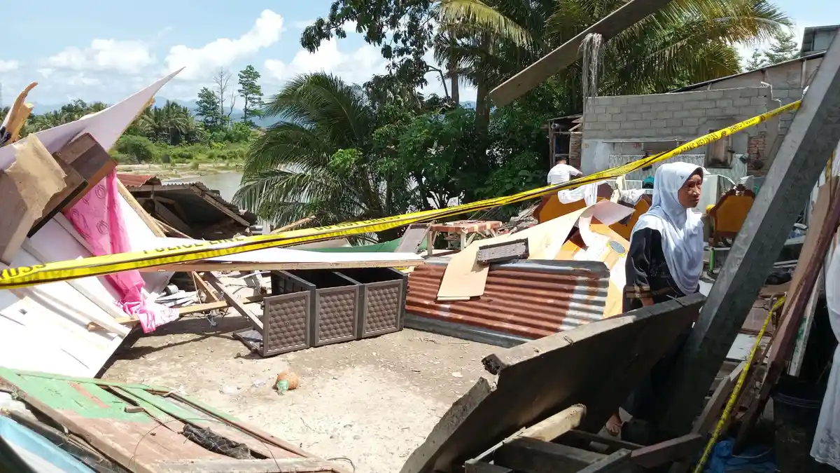Walaupun Ambruk, Rumah yang Longsor di Botu Gorontalo Tetap  Akan Ditinggali Korban