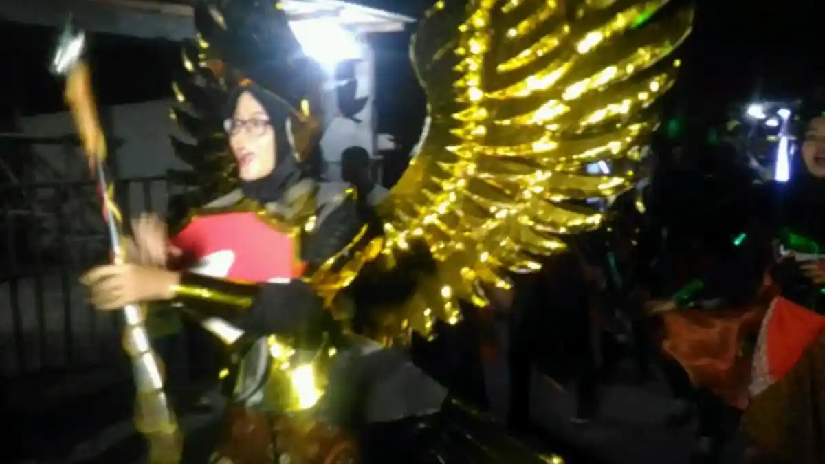 2 Minggu Persiapkan Kostum Garuda Untuk Acara Takbir