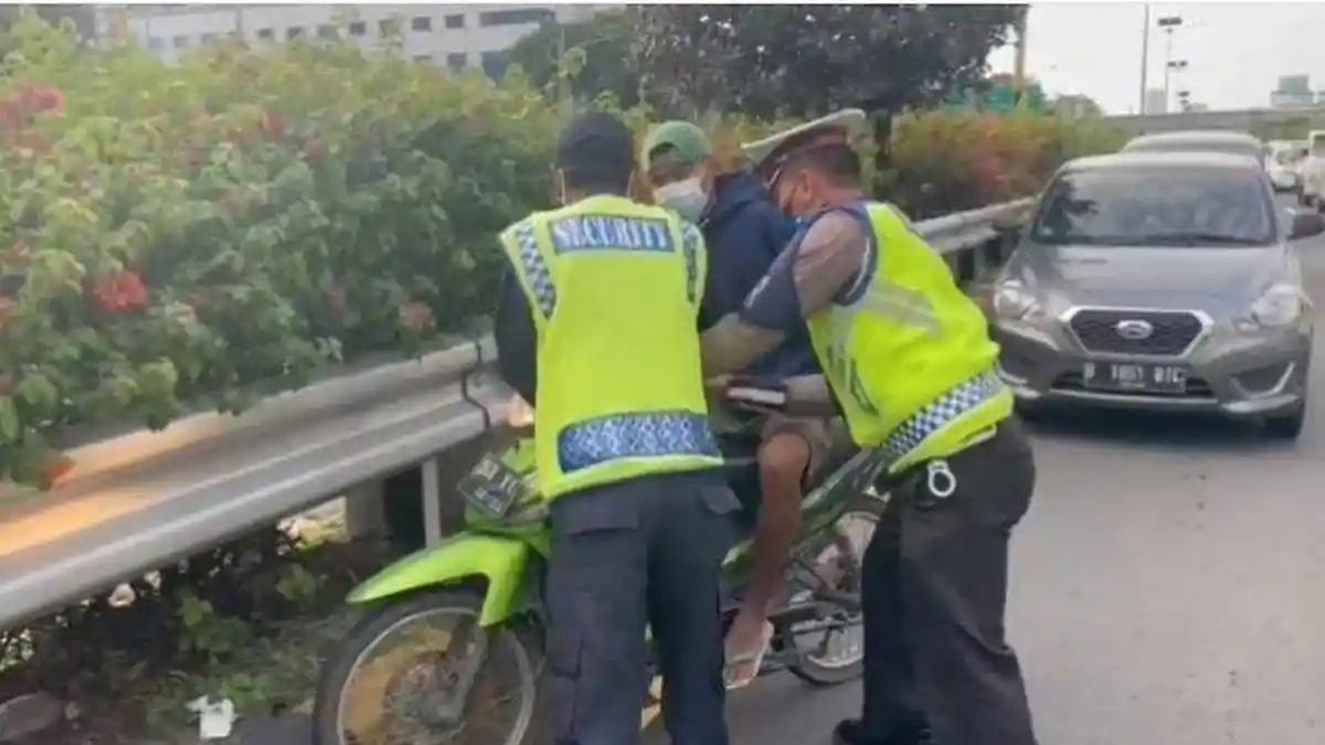 Kangen Ingin Bertemu Anak, Alasan Pria di Karawang Terobos Jalan Tol