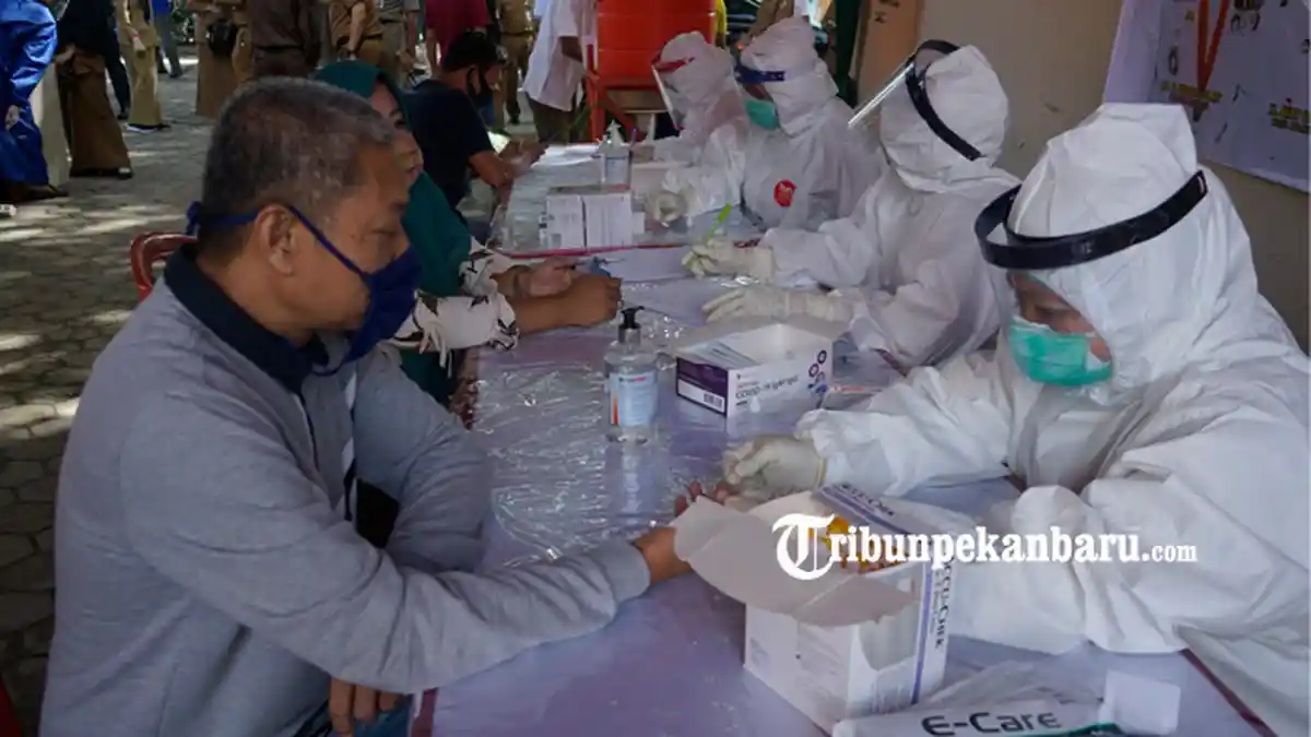 FOTO : Rapid Test Bagi Warga Kecamatan Bukit Raya Kota Pekanbaru - rapid-test-masal3.jpg