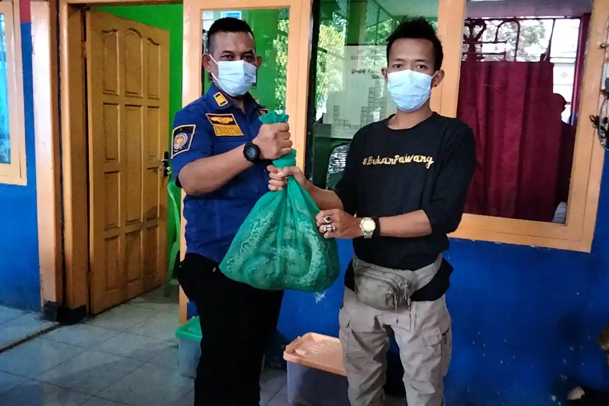 Mata Hampir Buta Disembur Bisa Ular Kobra, Kisah Petugas Damkar Kuningan Ini Bikin Merinding