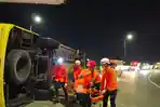 Proses-evakuasi-korban-kecelakaan-bus-antarkota-PO-Cahaya-Trans-di-Semarang.jpg