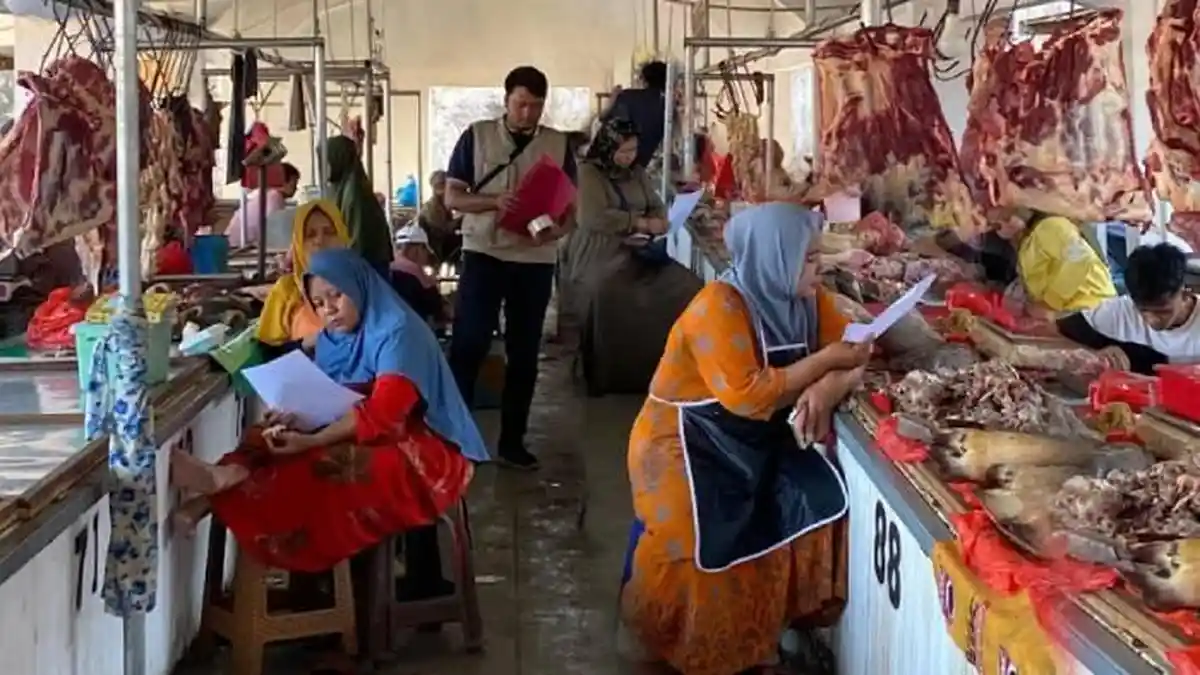 Stok Daging Cukup hingga Lebaran, RPH Surabaya Imbau Warga Tak Panic Buying