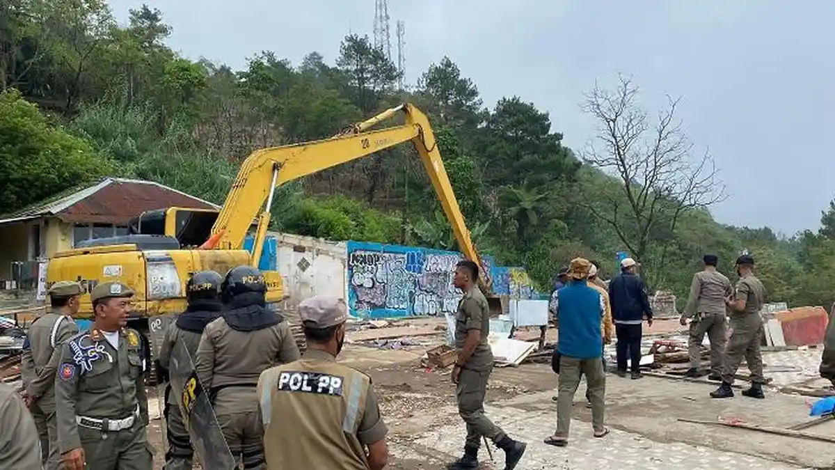 26 Bangunan Liar Dikawasan Puncak Bogor Kembali Digusur Satpol PP