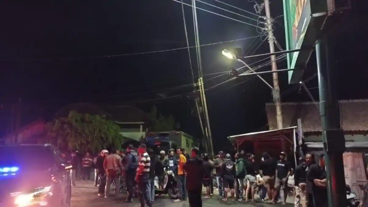 11 Motor Dibakar Massa dalam Bentrok di Muntilan Minggu Sore