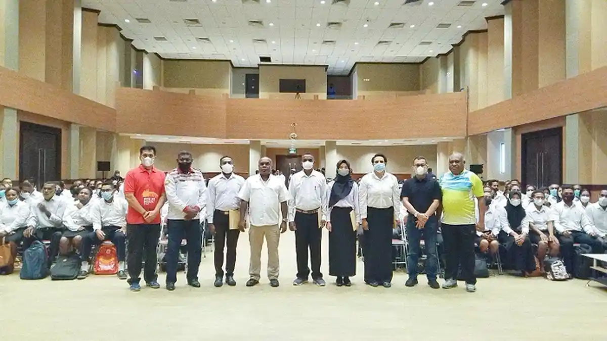 Serahkan 344 SK CPNS Formasi 2018, Bupati Romanus Mbaraka: Jangan Mangkir