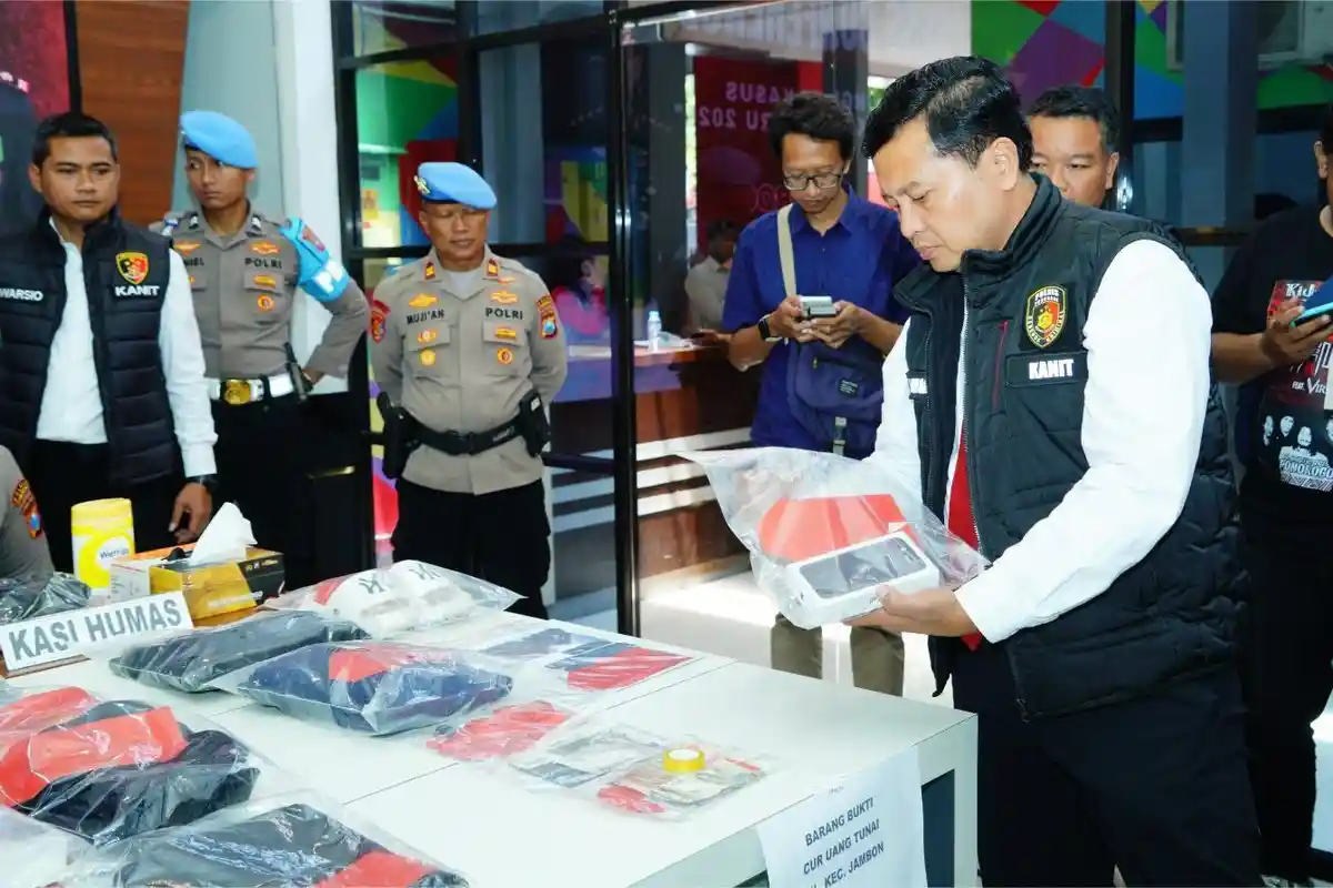 Terciduk Saat Nongkrong, Pria Asal Tasikmalaya Diringkus Polisi Ponorogo Gegara Curi Ponsel