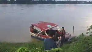 Warga-Terjun-dari-Jembatan-Aurduri-I-Jambi.jpg
