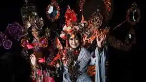 Astrid-Widayani-jadi-model-dalam-rangkaian-Solo-Batik-Carnival-2026.jpg